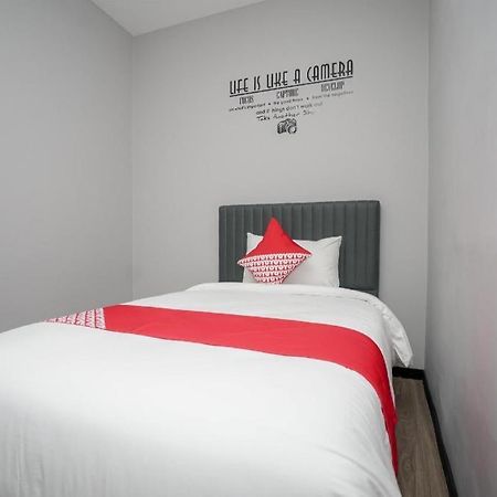Oyo 568 Rajawali Homestay Palembang Kültér fotó