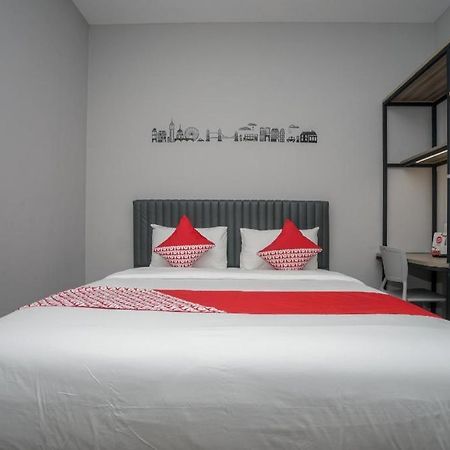 Oyo 568 Rajawali Homestay Palembang Kültér fotó