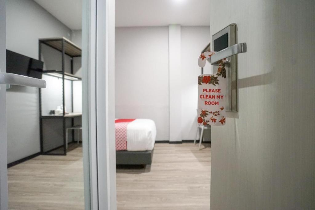 Oyo 568 Rajawali Homestay Palembang Kültér fotó