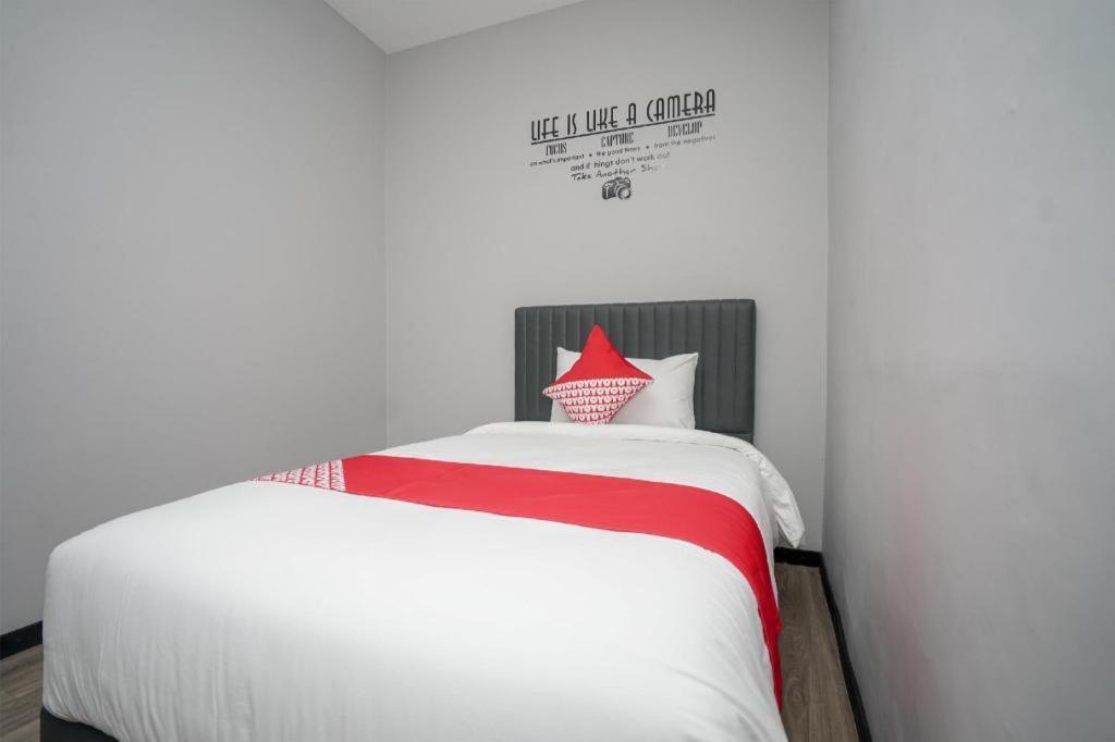 Oyo 568 Rajawali Homestay Palembang Kültér fotó