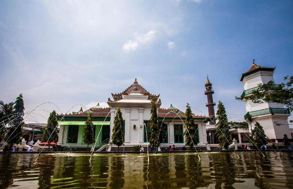 Oyo 568 Rajawali Homestay Palembang Kültér fotó