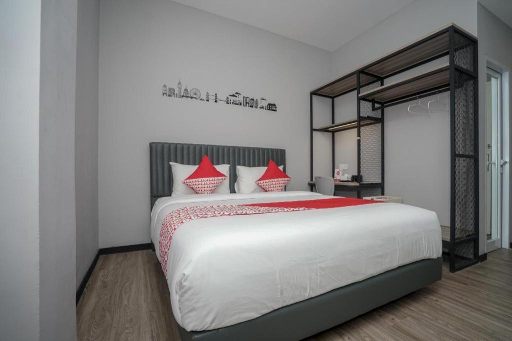 Oyo 568 Rajawali Homestay Palembang Kültér fotó