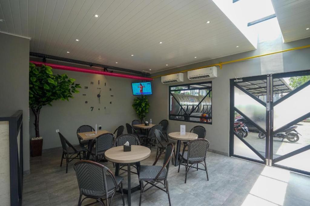 Oyo 568 Rajawali Homestay Palembang Kültér fotó