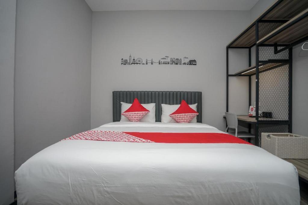 Oyo 568 Rajawali Homestay Palembang Kültér fotó
