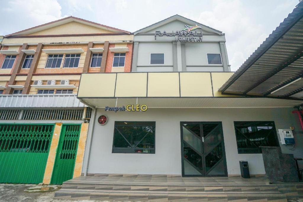 Oyo 568 Rajawali Homestay Palembang Kültér fotó
