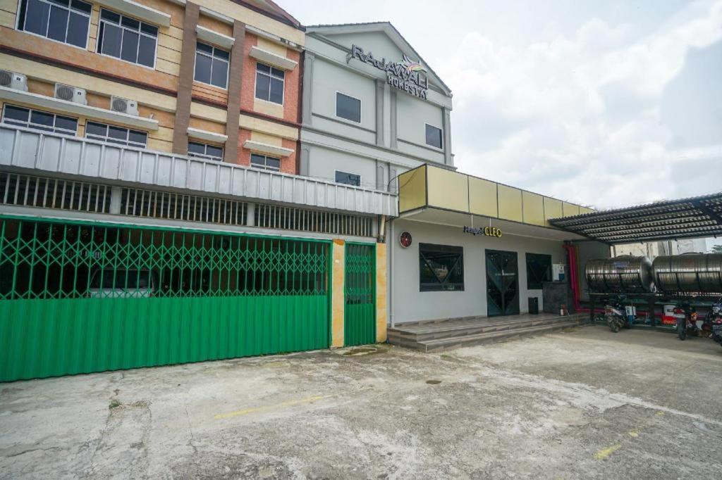Oyo 568 Rajawali Homestay Palembang Kültér fotó