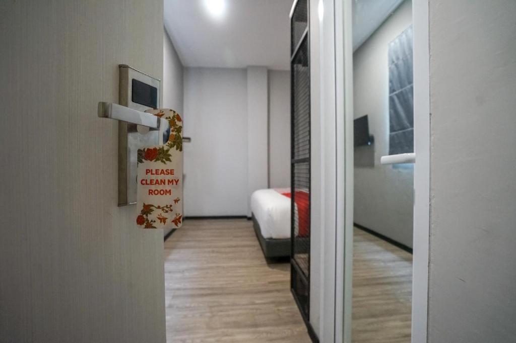 Oyo 568 Rajawali Homestay Palembang Kültér fotó