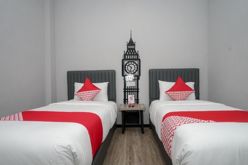 Oyo 568 Rajawali Homestay Palembang Kültér fotó
