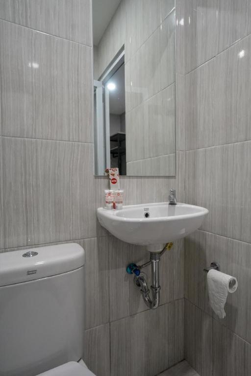Oyo 568 Rajawali Homestay Palembang Kültér fotó