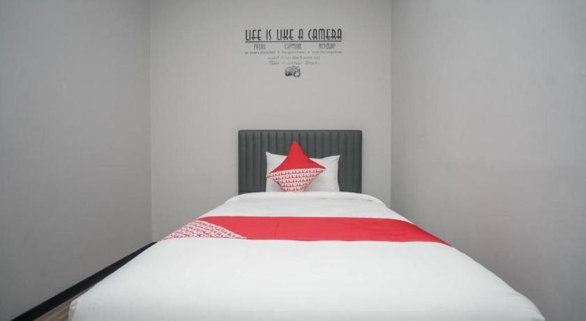 Oyo 568 Rajawali Homestay Palembang Kültér fotó