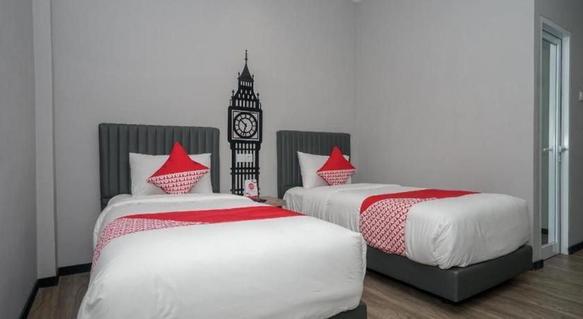 Oyo 568 Rajawali Homestay Palembang Kültér fotó